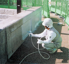 写真-3　シラン系表面含浸材の塗布状況の例 img